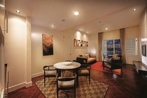 Lone Pine Hotel