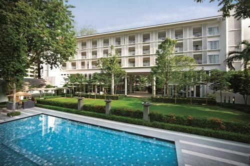 Lone Pine Hotel