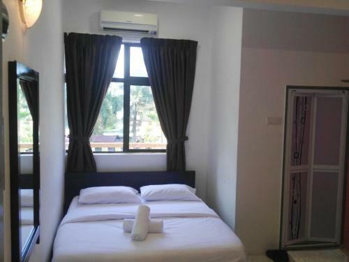 Hostal Max Ferringhi Hotel