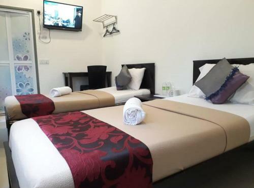 Hostal Max Ferringhi Hotel
