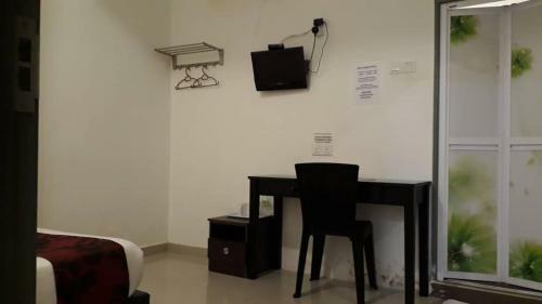 Hostal Max Ferringhi Hotel