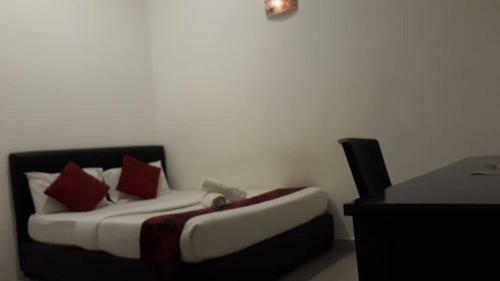 Hostal Max Ferringhi Hotel