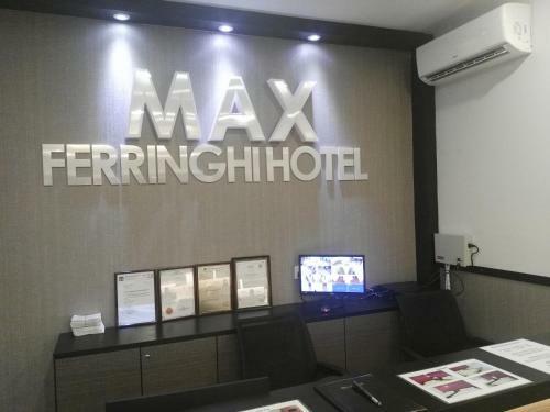 Hostal Max Ferringhi Hotel