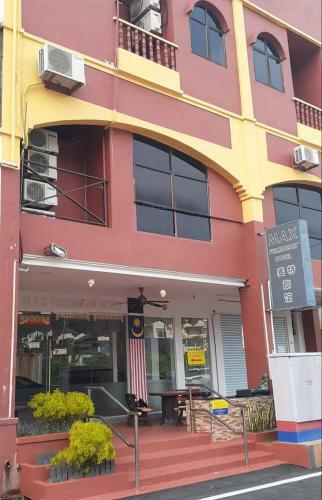 Hostal Max Ferringhi Hotel
