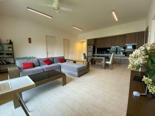 Apartamento By The Sea @ Luxury Suites, Batu Ferringhi