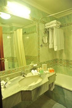 Hotel Golden Tulip Serenada