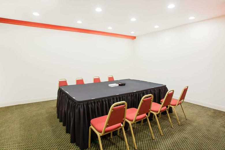 Hotel Ramada Burbank Airport