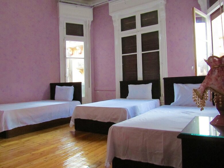 Hostal Traveler's House Hotel