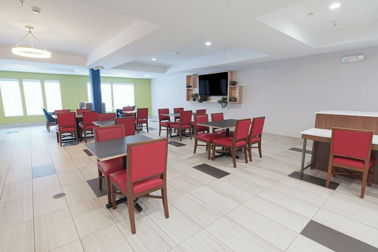 Holiday Inn Express Hotel & Suites East Lansing
