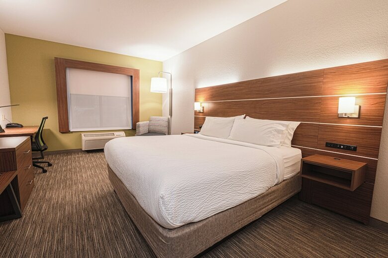 Holiday Inn Express Hotel & Suites East Lansing