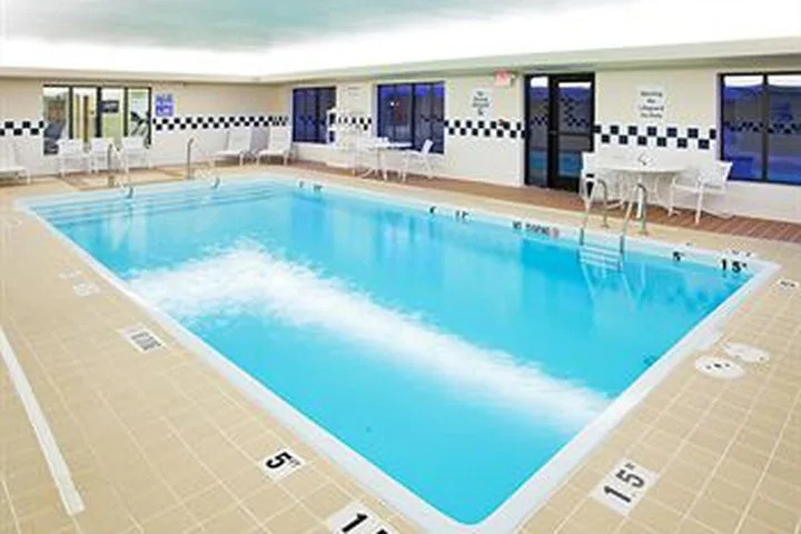 Holiday Inn Express Hotel & Suites East Lansing