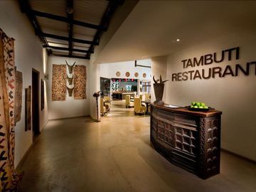 Hotel Kempinski Mokuti Lodge