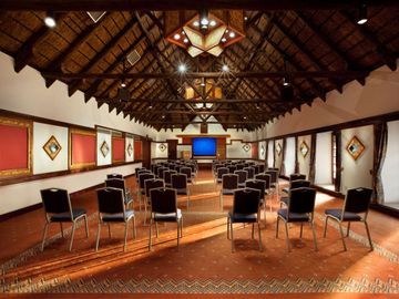 Hotel Kempinski Mokuti Lodge