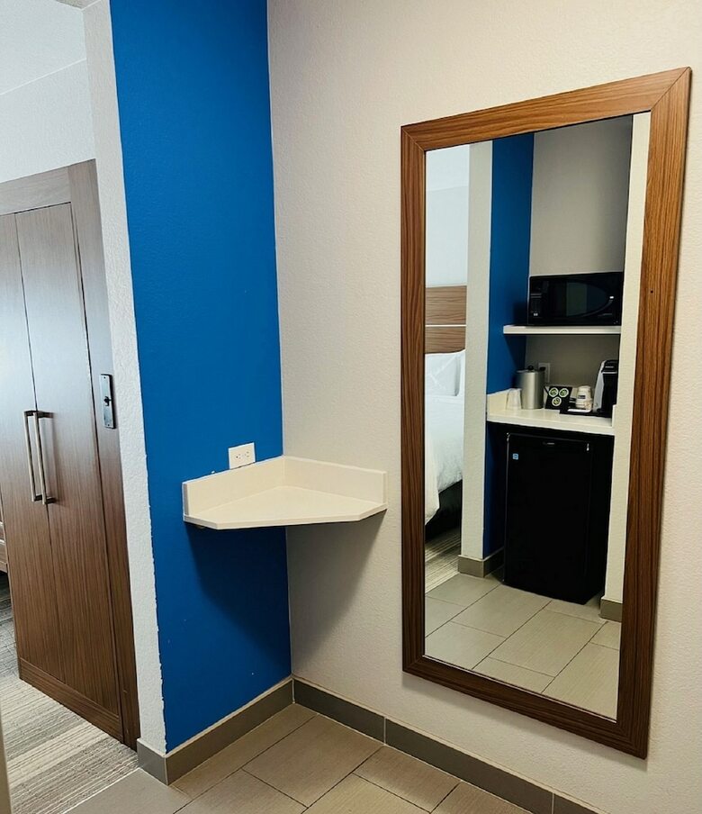 Hotel Holiday Inn Express & Suites Moore