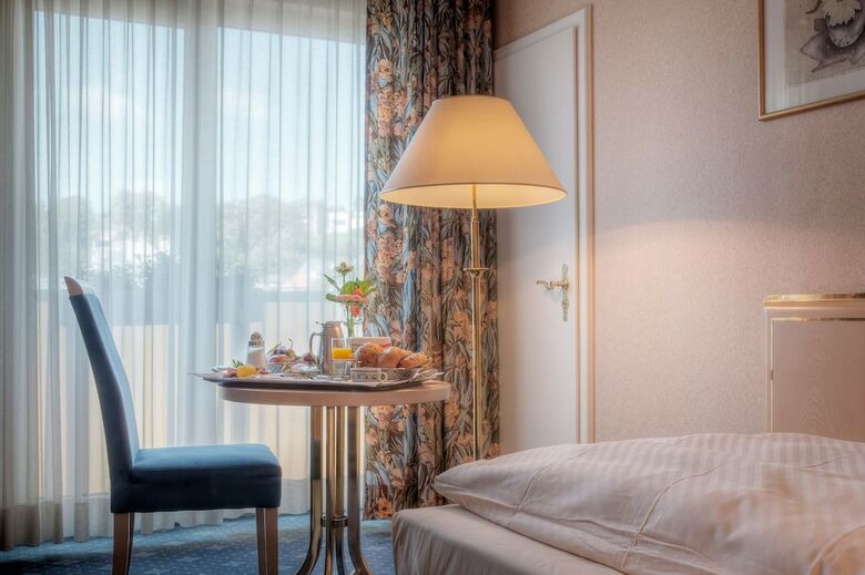 Bw Ambassador Hotel Bosten