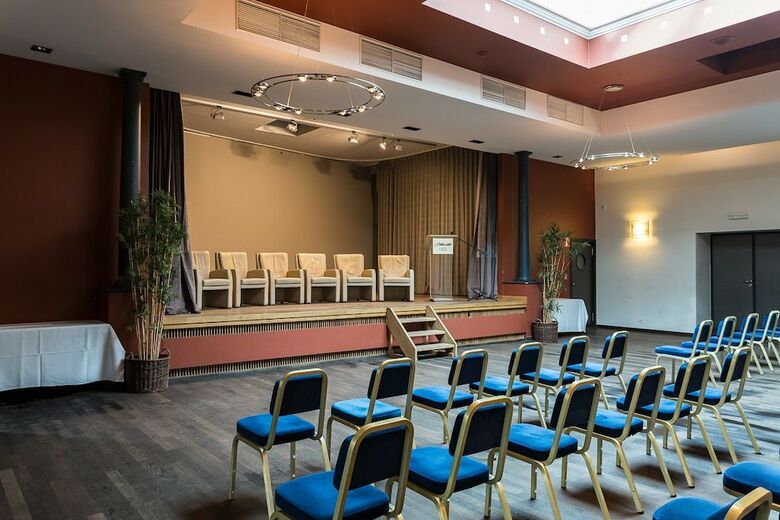 Bw Ambassador Hotel Bosten