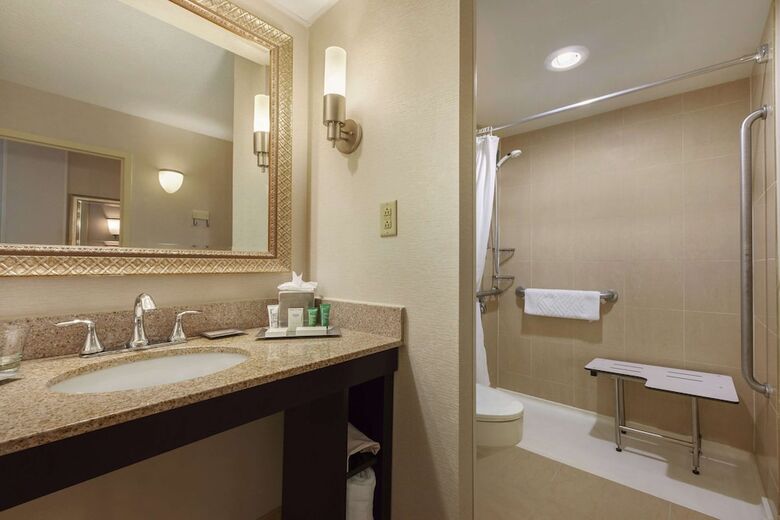 Hotel Hilton Fort Wayne At The Grand Wayne Convention Center