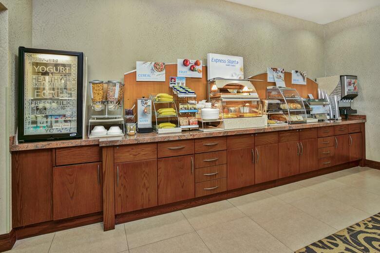 Holiday Inn Express Hotel & Suites Newmarket