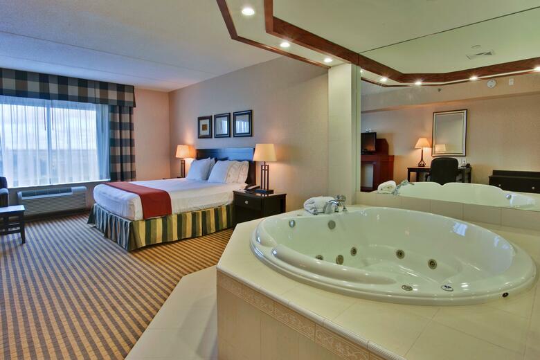 Holiday Inn Express Hotel & Suites Newmarket