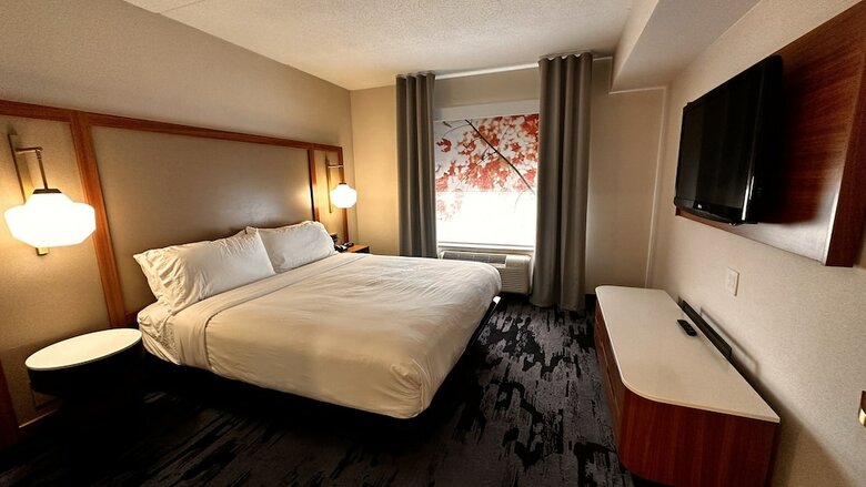 Holiday Inn Express Hotel & Suites Newmarket