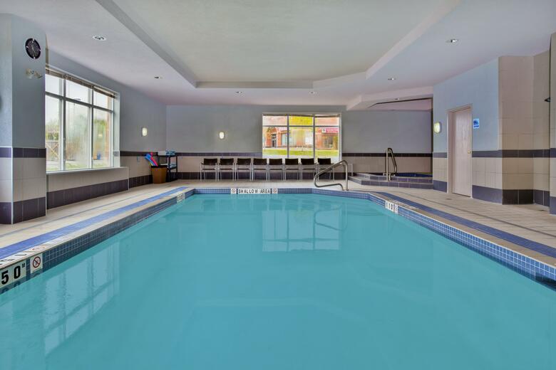 Holiday Inn Express Hotel & Suites Newmarket