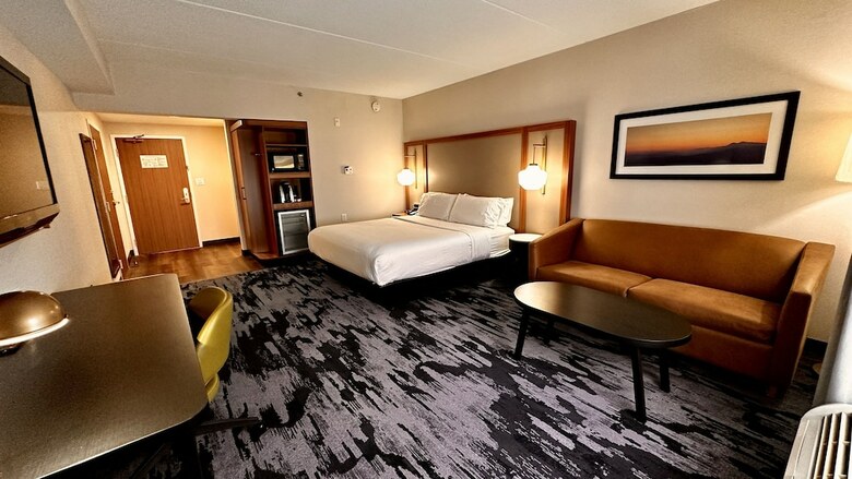 Holiday Inn Express Hotel & Suites Newmarket