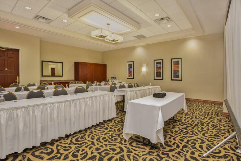 Holiday Inn Express Hotel & Suites Newmarket