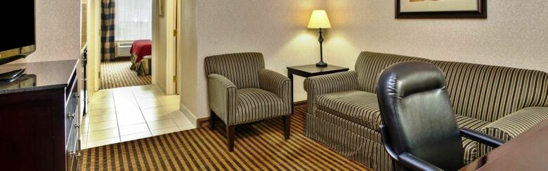 Holiday Inn Express Hotel & Suites Newmarket