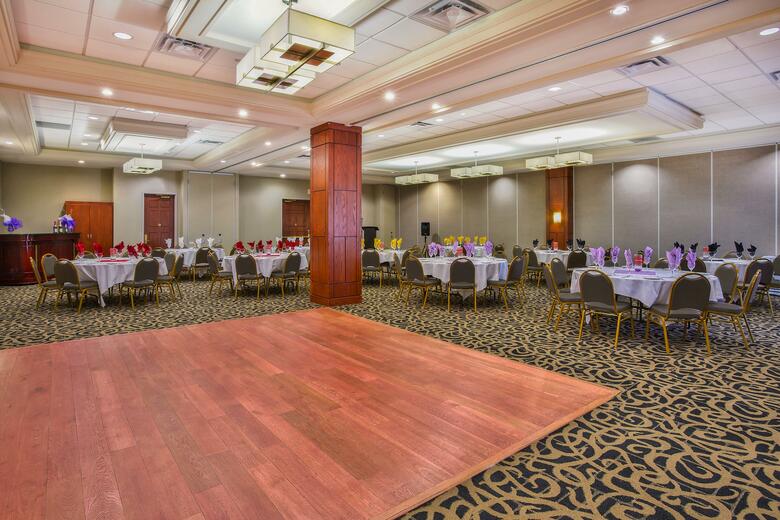 Holiday Inn Express Hotel & Suites Newmarket