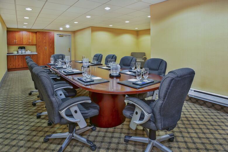 Holiday Inn Express Hotel & Suites Newmarket
