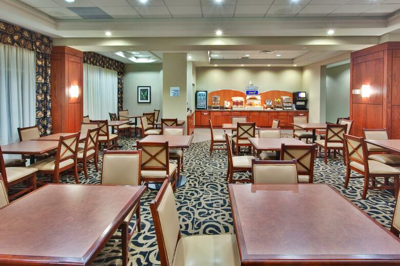 Holiday Inn Express Hotel & Suites Newmarket