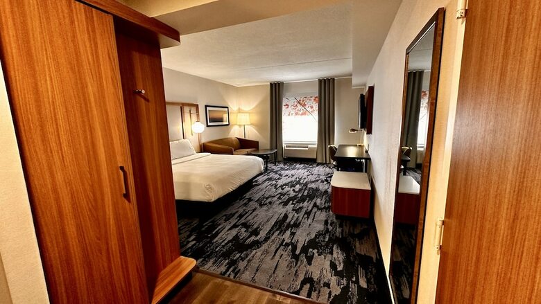 Holiday Inn Express Hotel & Suites Newmarket