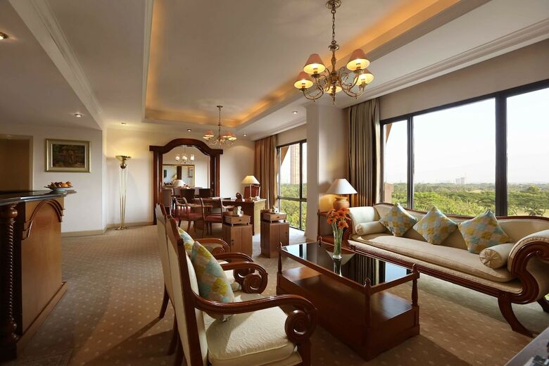 Hotel Aryaduta Lippo Village