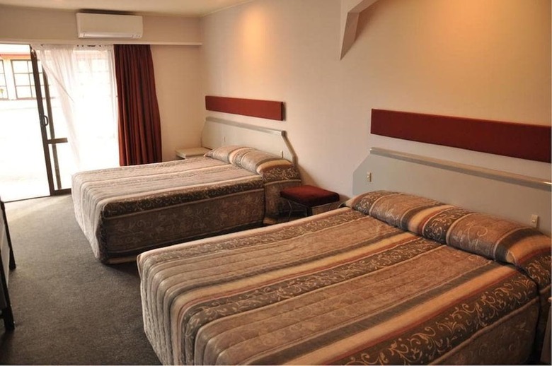 Hotel The Village Inn