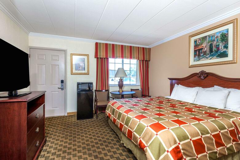 Hotel Days Inn & Suites By Wyndham Roseville/detroit