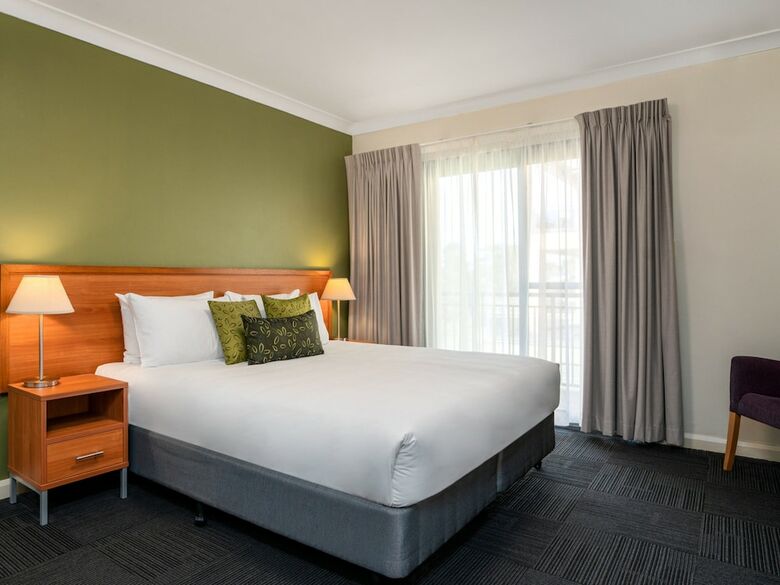 Hotel Leisure Inn Spires