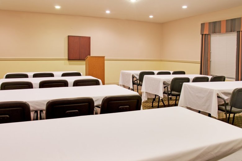 Holiday Inn Express Hotel & Suites Livingston
