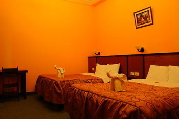 Colonial Plaza Hotel