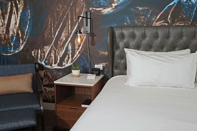 Hotel Indigo Naperville Riverwalk
