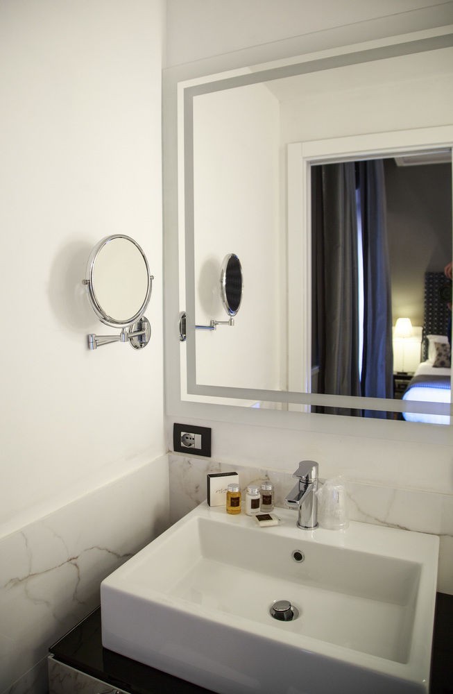 Hotel The Independent Suites