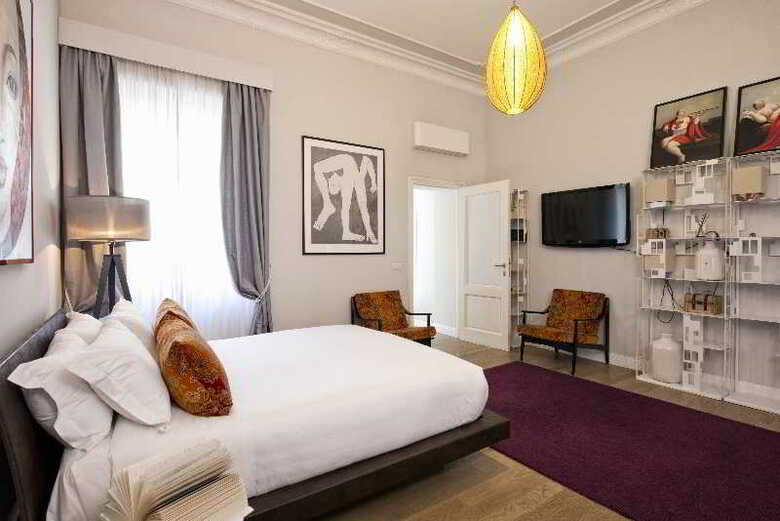 Hotel The Independent Suites