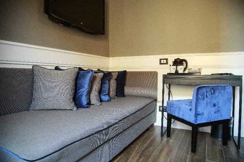 Hotel The Independent Suites