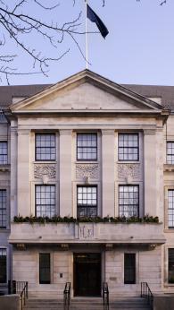 Town Hall Hotel & Apartments