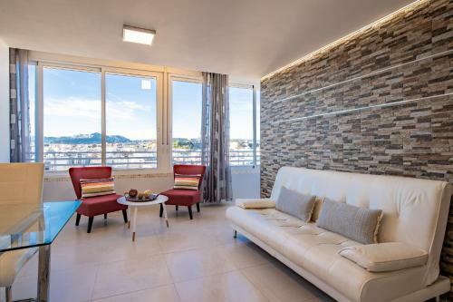 Alicante Skylights Apartments