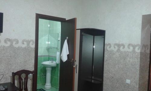 Hostal Guest House Karakol