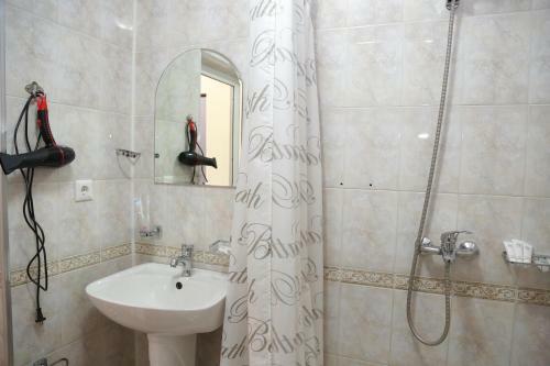 Caravan Hotel