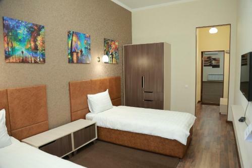 Caravan Hotel