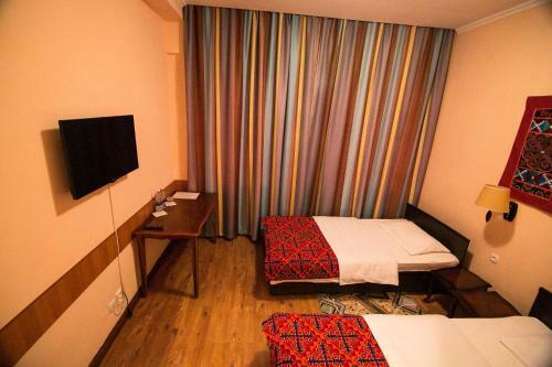 Hostal Tagaytay Karakol Hotel