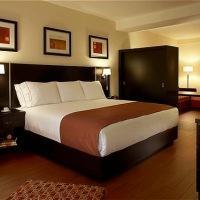 Hotel Holiday Inn Express Montreal Airport