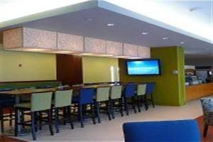 Hotel Holiday Inn Express Montreal Airport